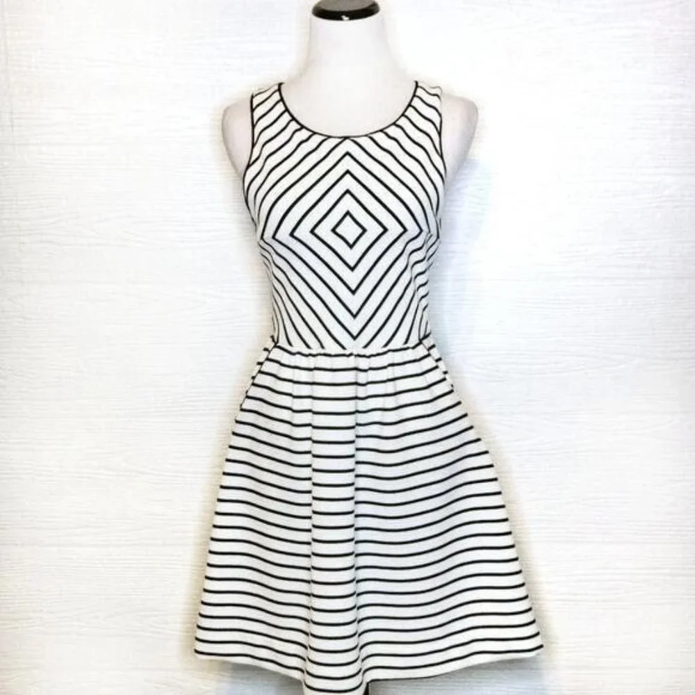 Anthropologie Maeve geometric‎ fit and flare stretch dress pockets size 4
